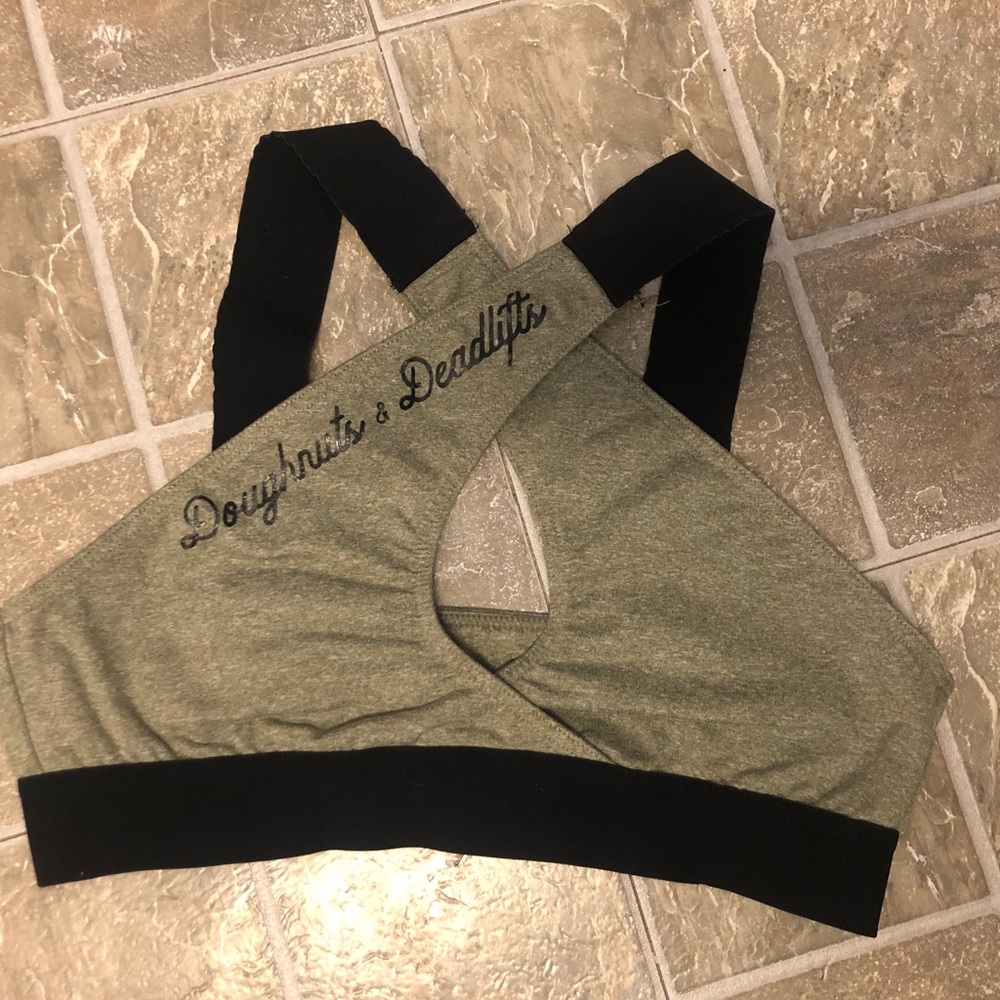 DNDL Keyhole Sports Bra
